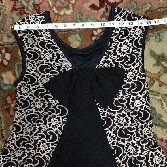 Julie’s Closet Chic Black and Cream Lace and Sheer  Sleeveless Blouse - Picture 7 of 13